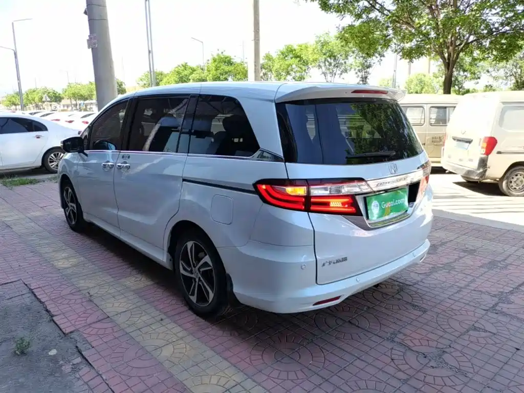 Odyssey Facelift 2.4 L Supreme