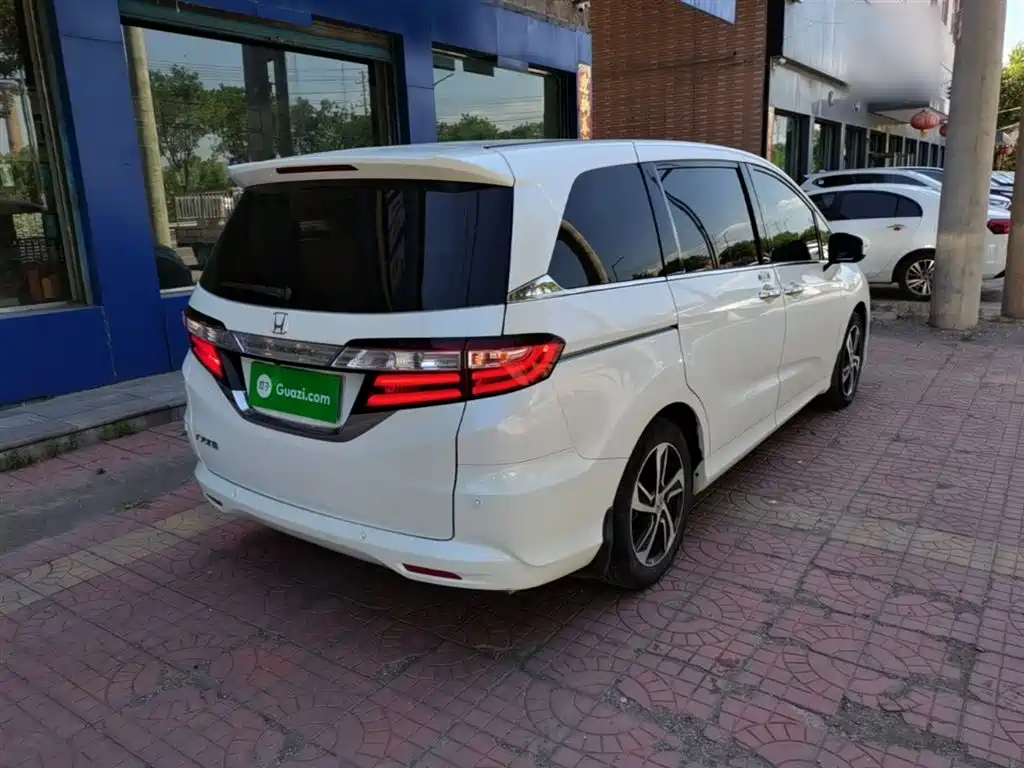 Odyssey Facelift 2.4 L Supreme