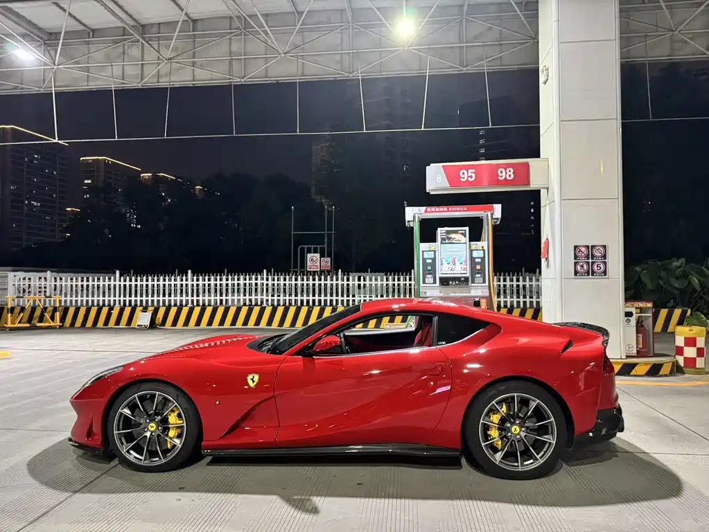 Ferrari 812 6.5 L Superfast