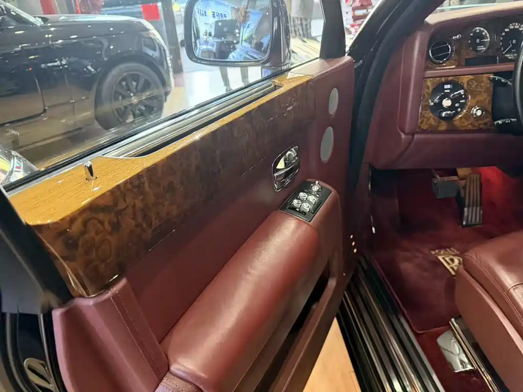 Phantom 6.7 L Extended EWB