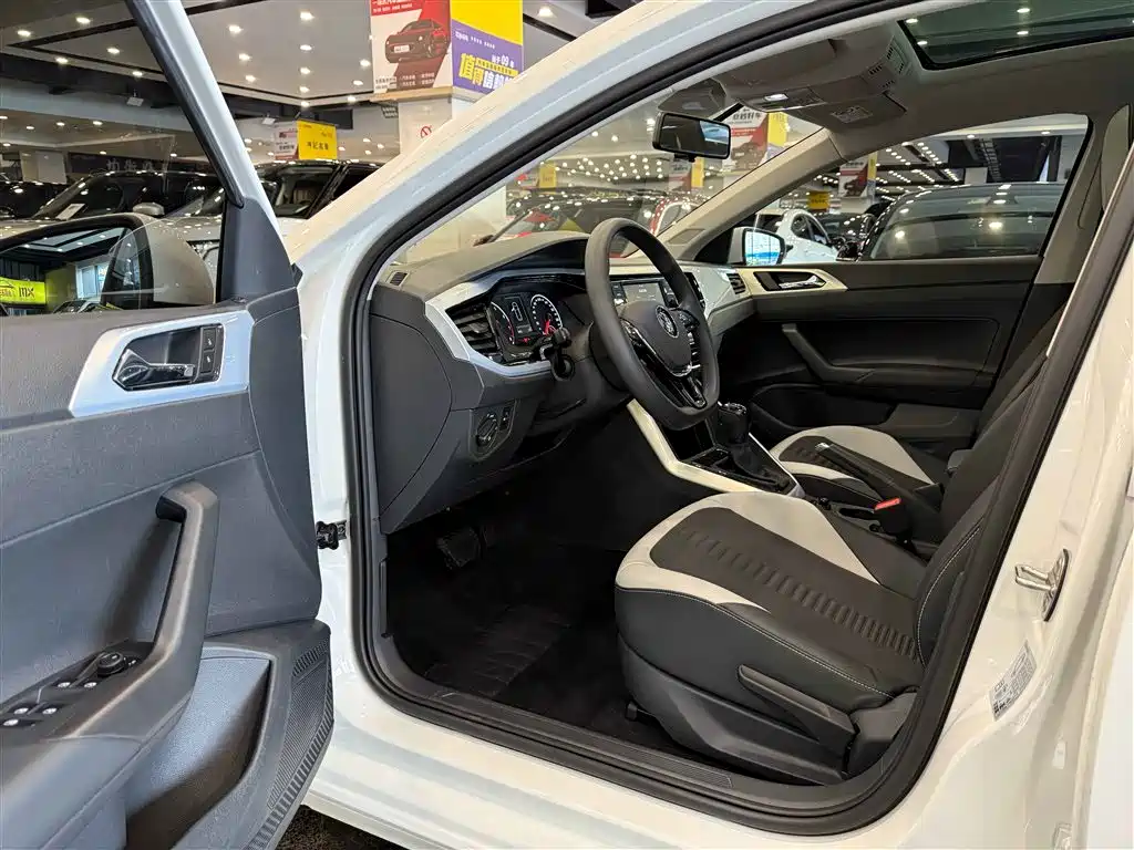 Polo Plus 1.5 L Auto Colorful Tech