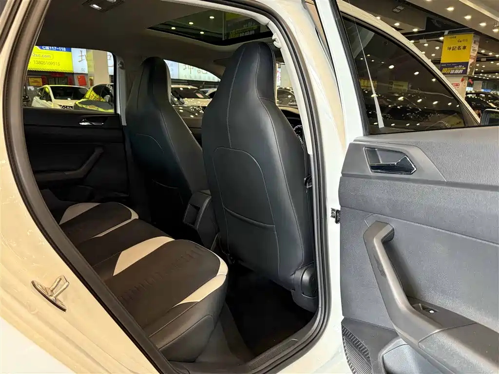 Polo Plus 1.5 L Auto Colorful Tech