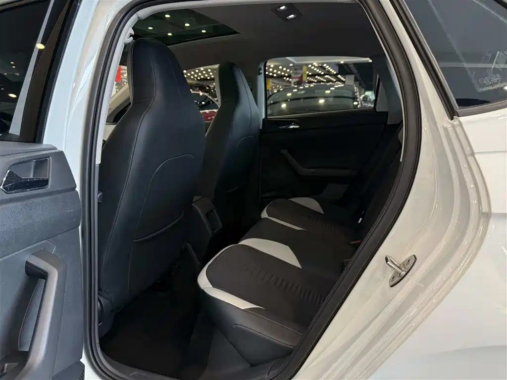 Polo Plus 1.5 L Auto Colorful Tech