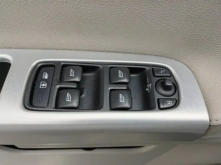 Volvo S40 沃尔沃S40 2010款 2.0 L 自动智尊版