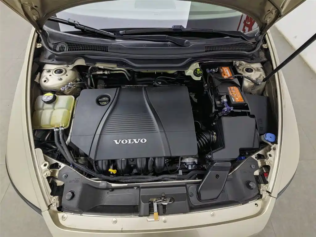 Volvo S40 沃尔沃S40 2010款 2.0 L 自动智尊版
