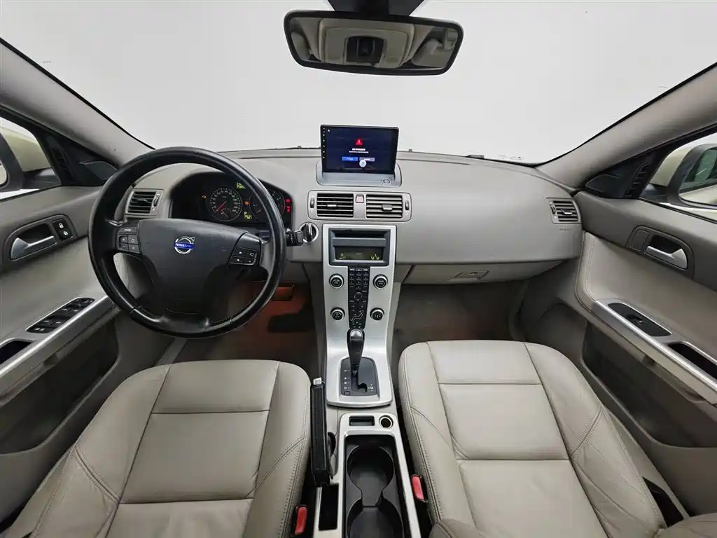 Volvo S40 沃尔沃S40 2010款 2.0 L 自动智尊版