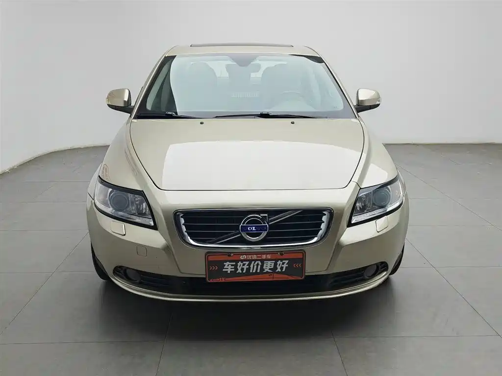 Volvo S40 沃尔沃S40 2010款 2.0 L 自动智尊版