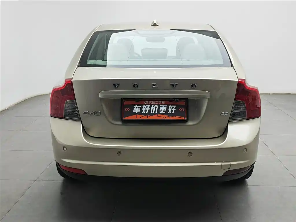 Volvo S40 沃尔沃S40 2010款 2.0 L 自动智尊版