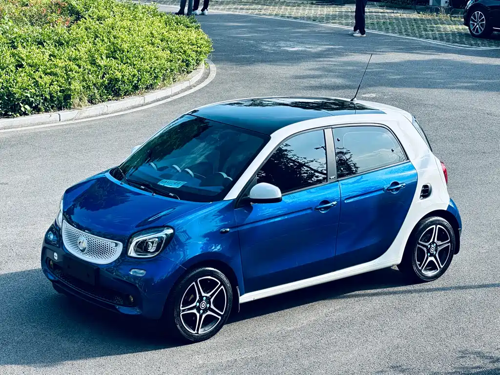 smart forfour smart forfour 2016款 0.9 T 66千瓦极致版