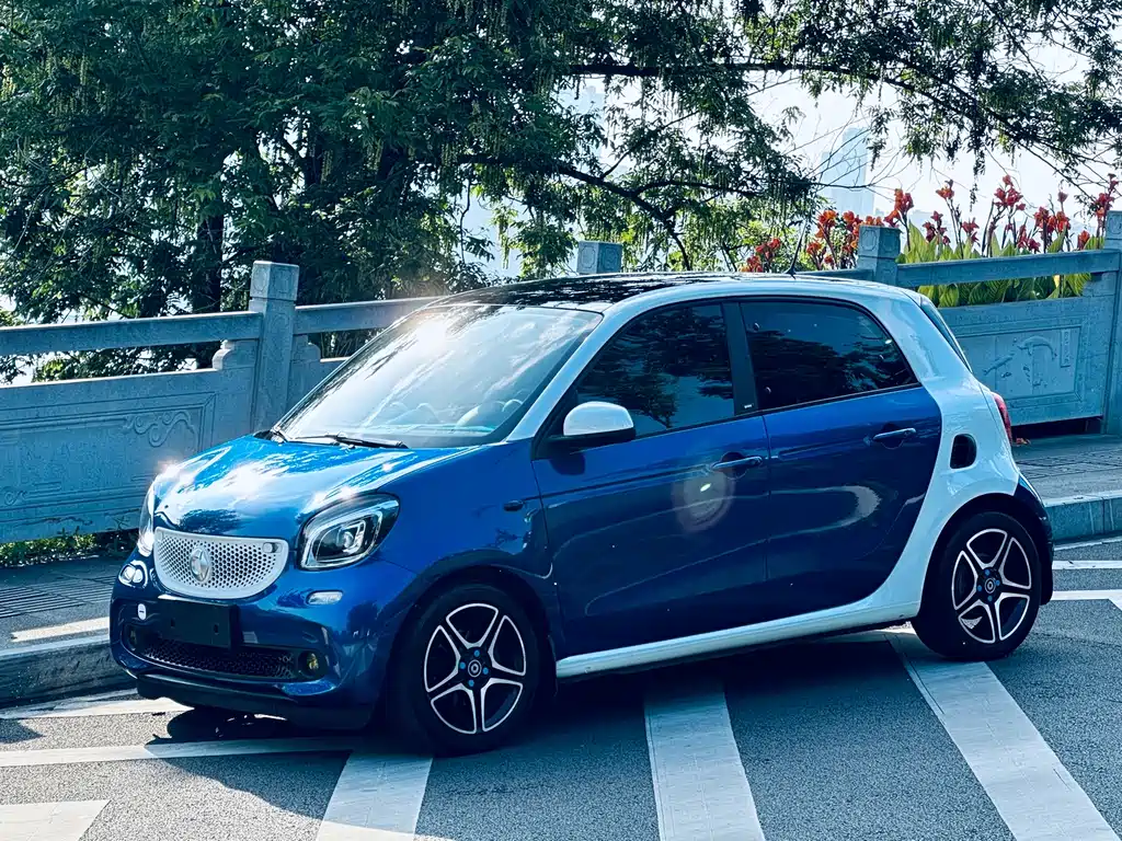 smart forfour smart forfour 2016款 0.9 T 66千瓦极致版