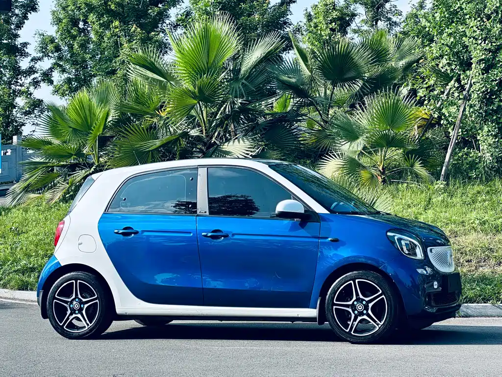 smart forfour smart forfour 2016款 0.9 T 66千瓦极致版