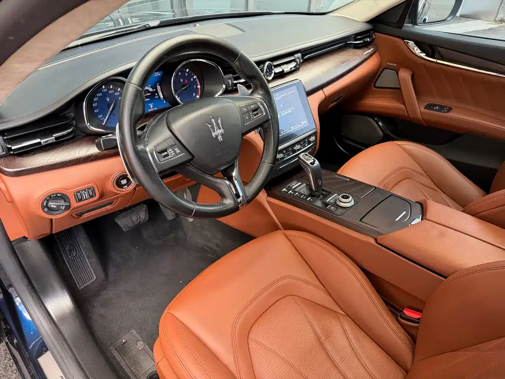 Quattroporte 3.0 T Standard CN-V