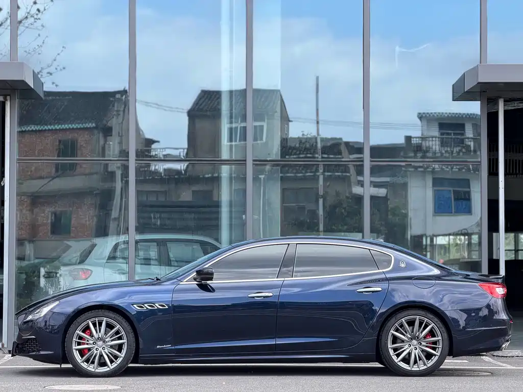 Quattroporte 3.0 T Standard CN-V