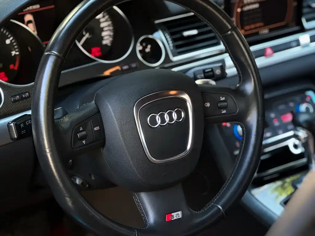 Audi S8 S8 5.2 FSI quattro