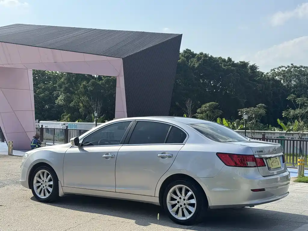 Trumpchi GA5 传祺GA5 2011款 2.0 L 自动尊贵版