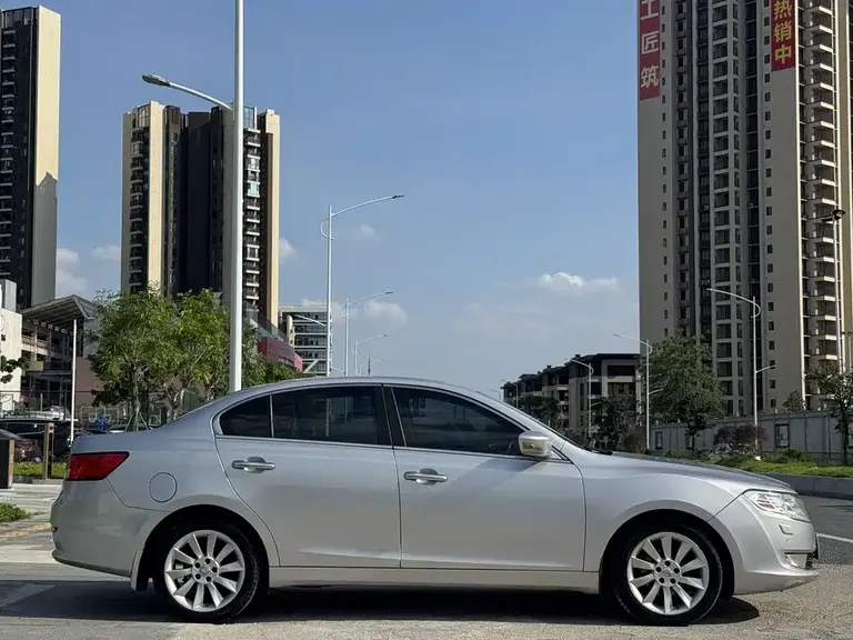 GAC Trumpchi GA5 传祺GA5 2011款 2.0 L 自动尊贵版