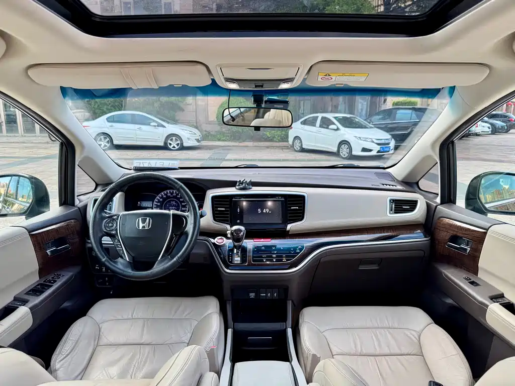 Odyssey 2.4 L Luxury