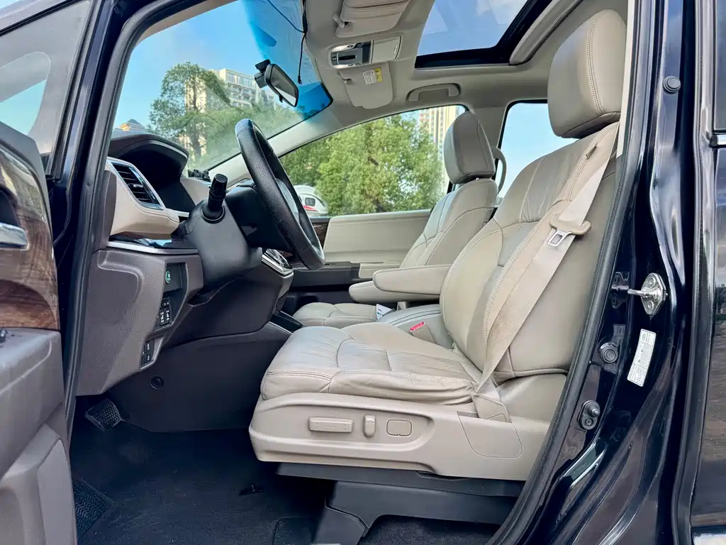 Odyssey 2.4 L Luxury