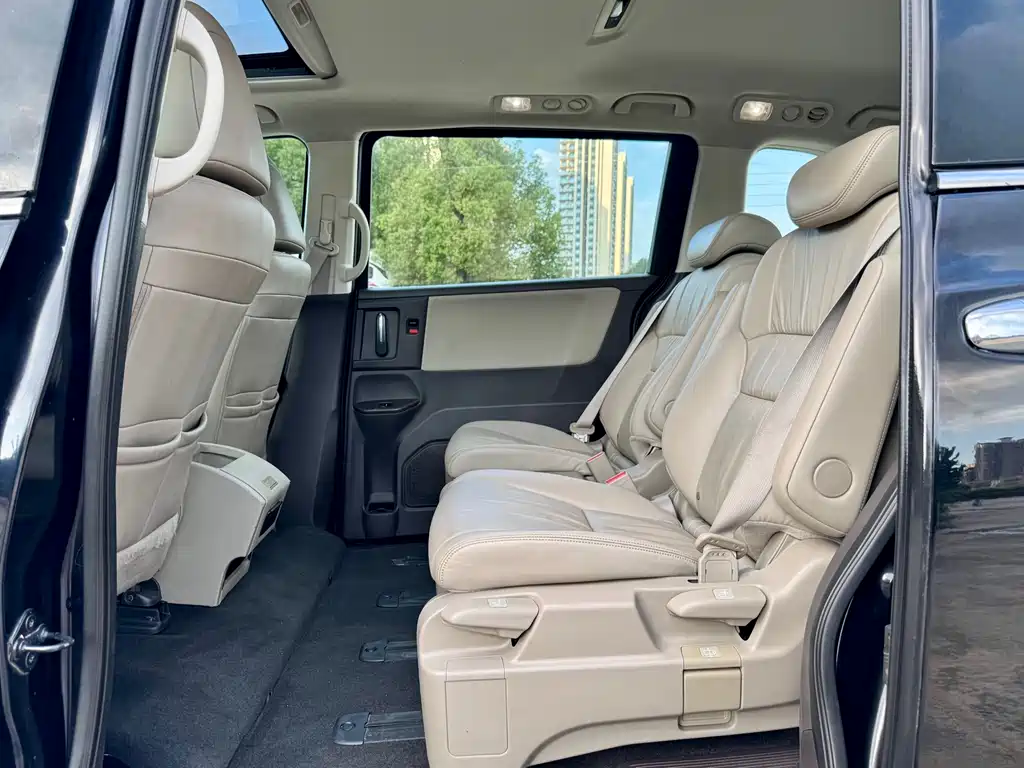 Odyssey 2.4 L Luxury
