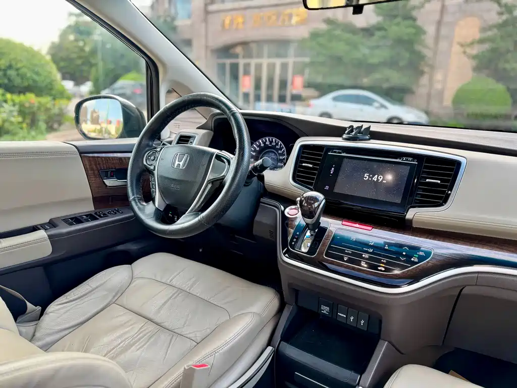 Odyssey 2.4 L Luxury