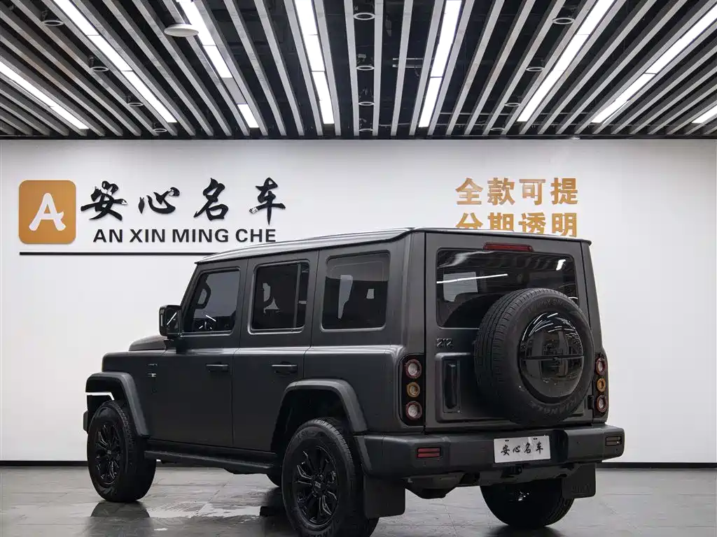 212 T01 2.0 T Explorer