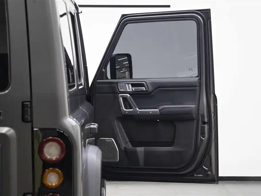 212 T01 2.0 T Explorer