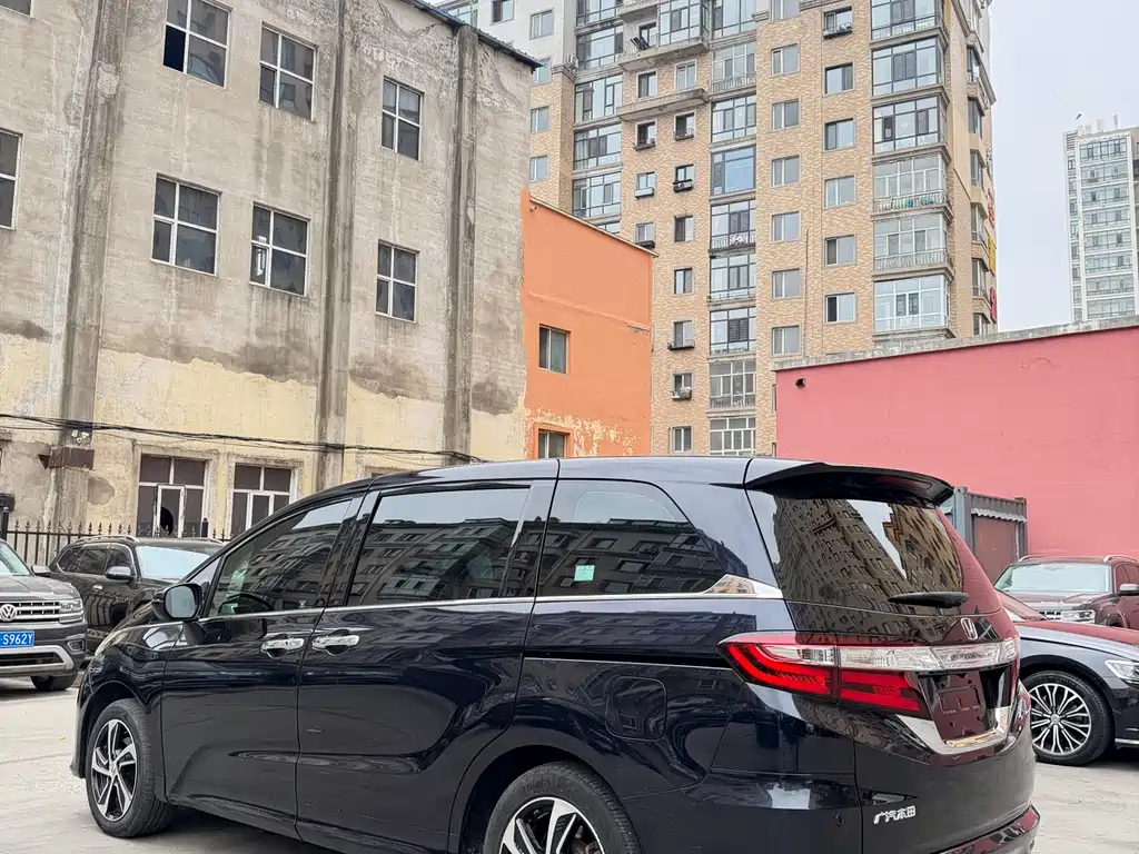 Odyssey Facelift 2.4 L Luxury