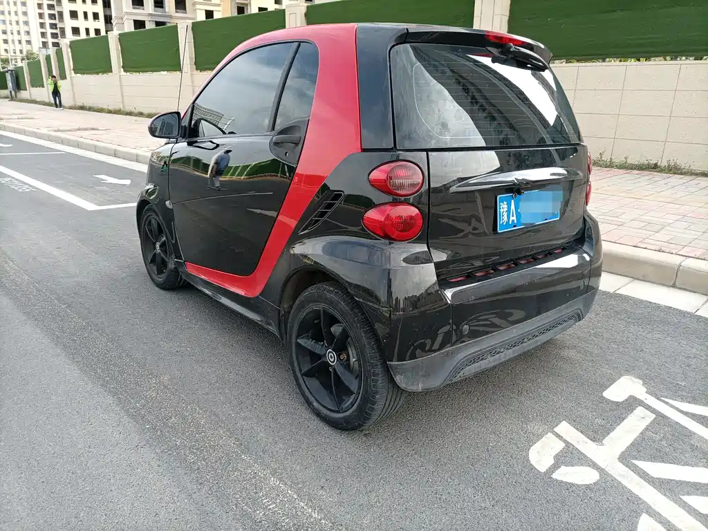 smart fortwo 1.0 MHD New Year Special Edition