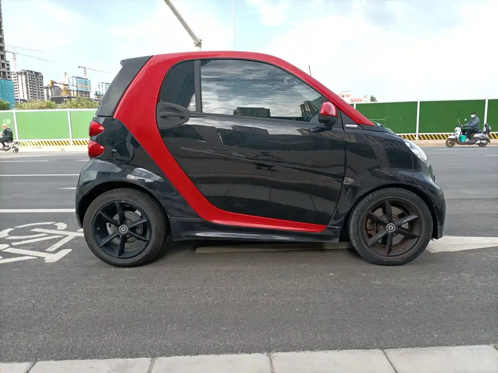 smart fortwo 1.0 MHD New Year Special Edition