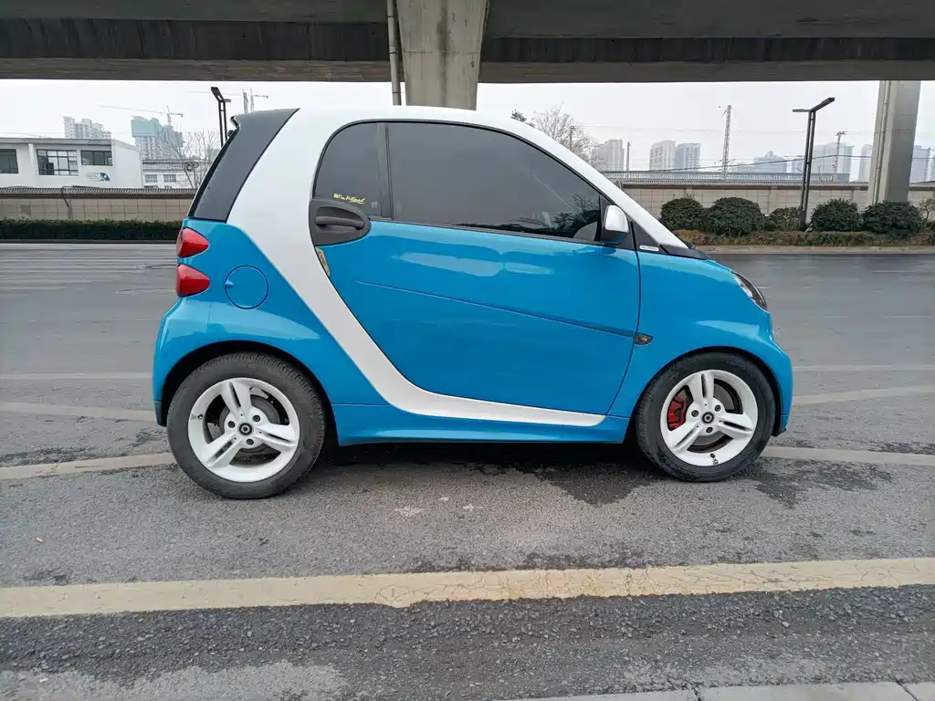 smart fortwo 1.0 T Hardtop Ice Dazzle Special Edition
