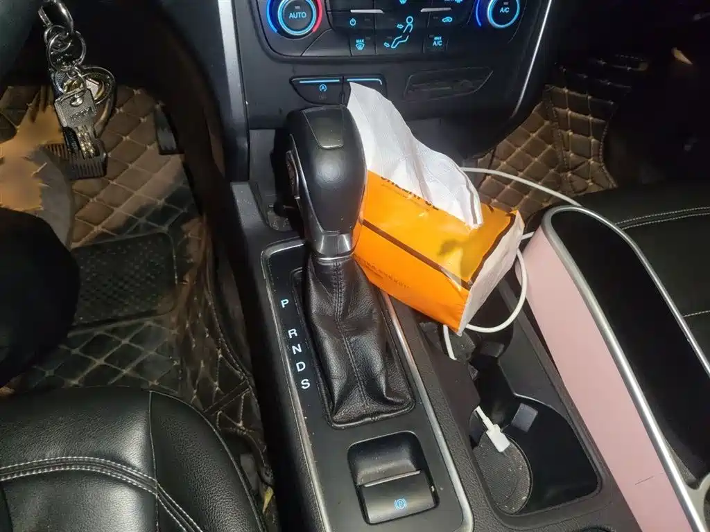 Kuga EcoBoost 180 2 WD Platinum Wing