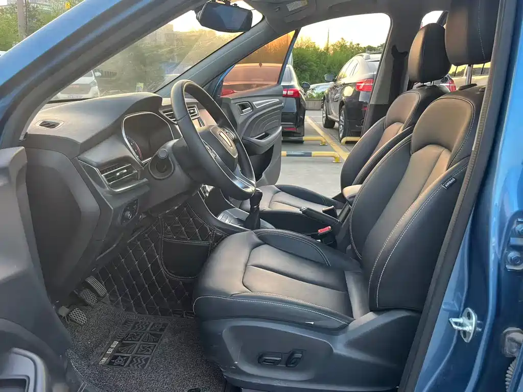 Roewe RX3 荣威RX3 2018款 1.6 L 手动互联网智享版