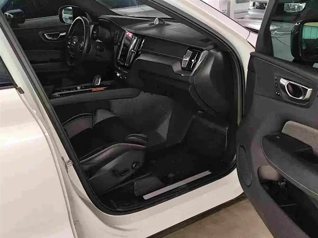 Volvo XC60 PHEV T8 E Drive Hybrid Smart Vision Sport