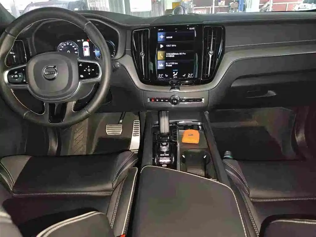 Volvo XC60 PHEV T8 E Drive Hybrid Smart Vision Sport