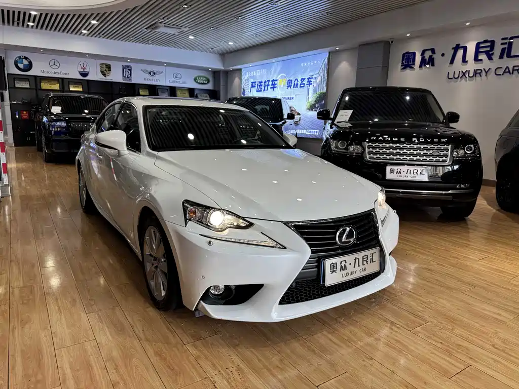 Lexus IS 雷克萨斯IS 2015款 200 t 领先版