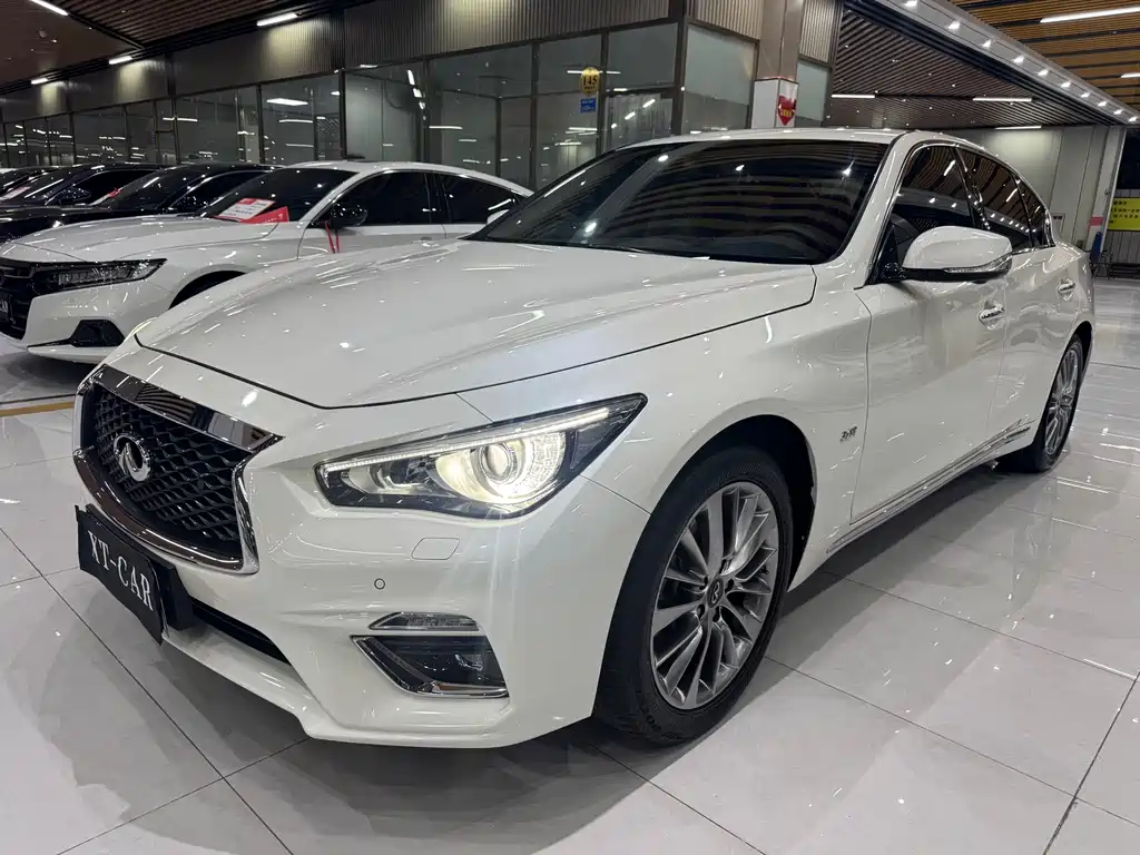 Infiniti Q50 L 2.0 T Progressive Enjoyment CN-VI