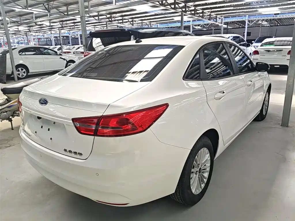 Escort Facelift 1.5 L Auto Comfort