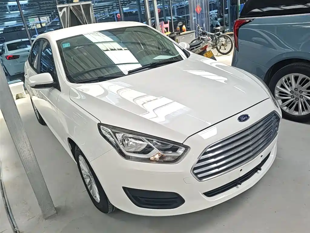 Escort Facelift 1.5 L Auto Comfort