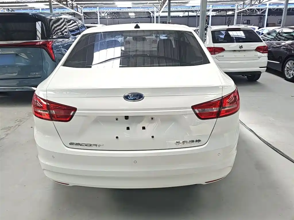 Escort Facelift 1.5 L Auto Comfort