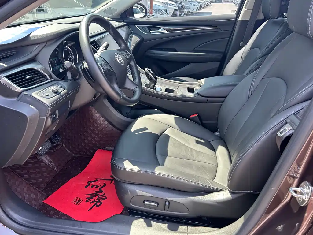LaCrosse Facelift 28 T Elite