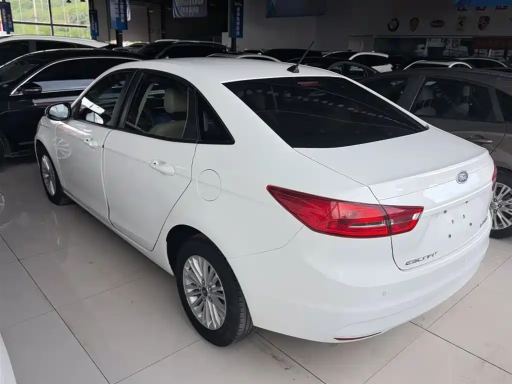 Escort Facelift 1.5 L Auto Comfort