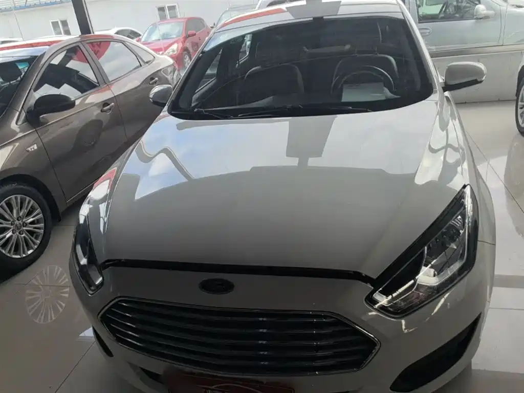 Escort Facelift 1.5 L Auto Comfort