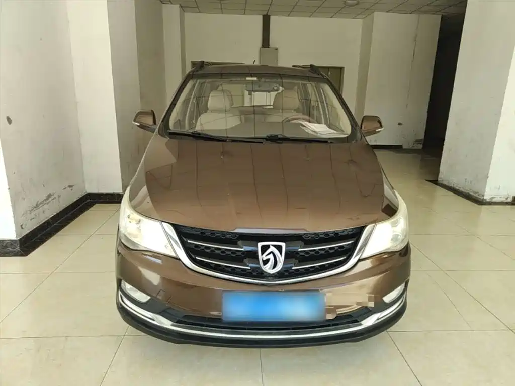 Baojun 730 1.5 L Manual Comfort 7-seat CN-V