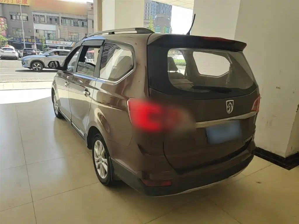 Baojun 730 1.5 L Manual Comfort 7-seat CN-V