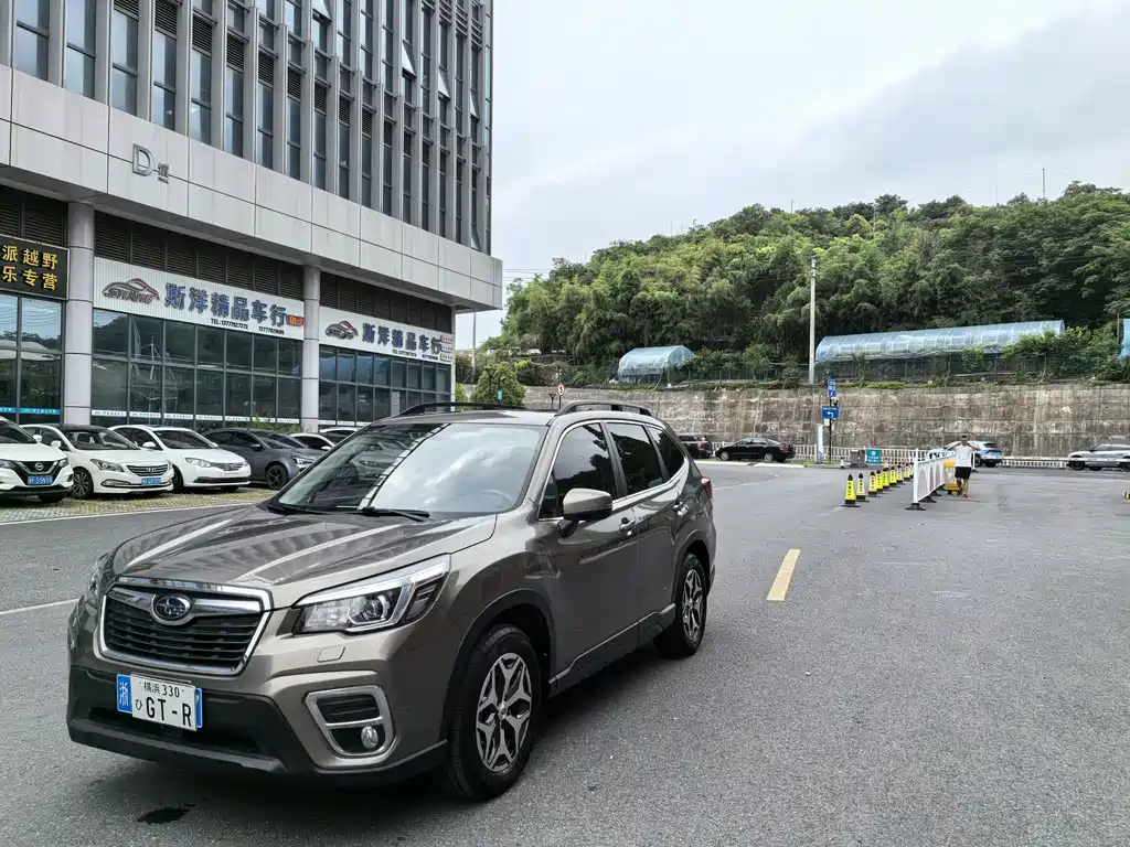 Forester 2.0 i Luxury EyeSight