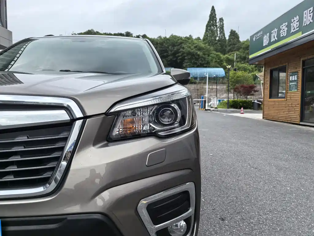 Forester 2.0 i Luxury EyeSight