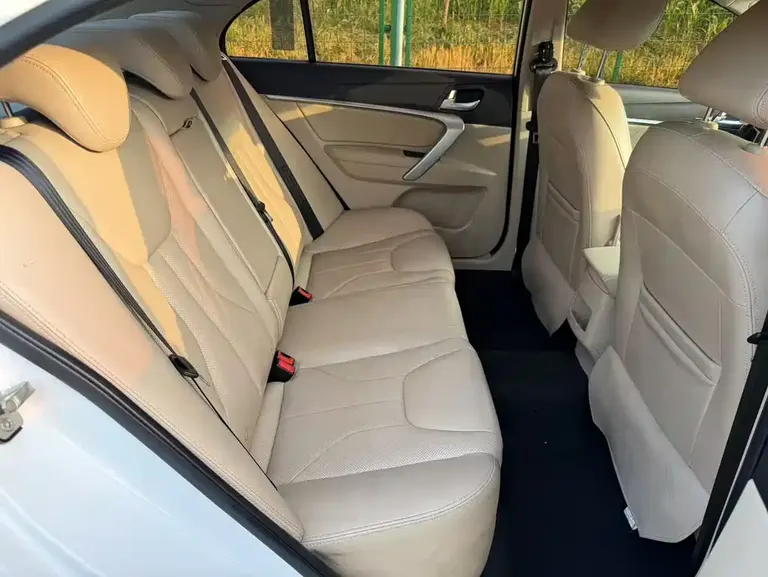 Geely Emgrand Sedan Million 1.5 L CVT Luxury