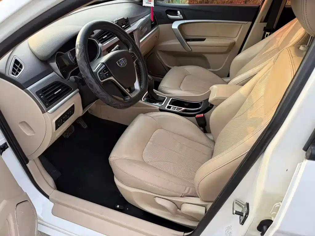 Emgrand Sedan Million 1.5 L CVT Luxury