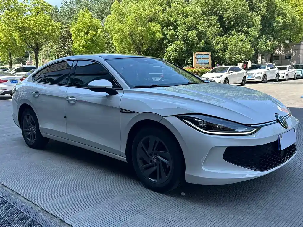Lamando Lamando L 280 TSI DSG Dazzle Hot