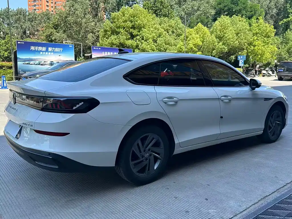 Lamando Lamando L 280 TSI DSG Dazzle Hot